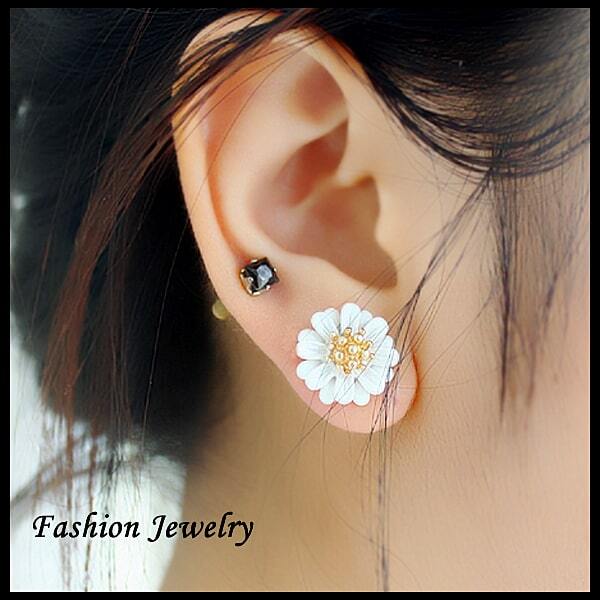 White Bead Flower Stud Earrings