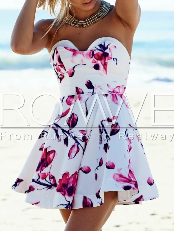 Vestido Strapless De Flores Con Vuelos Vestido Strapless De Flores Con Vuelos