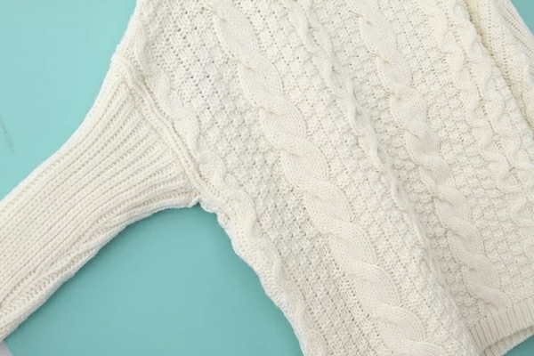 White Long Sleeve Turtleneck Chunky Cable Knit Sweater White Long Sleeve Turtleneck Chunky Cable Knit Sweater
