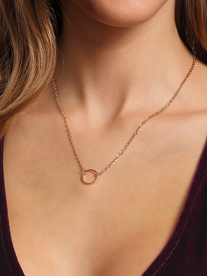 

Golden Ring Pendant Chain Link Necklace